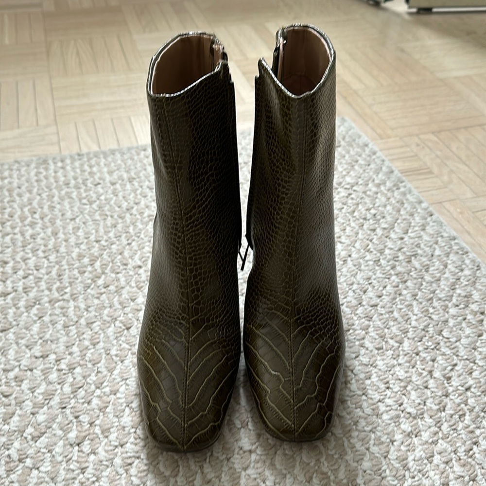 Sam Edelman Fawn Ankle Bootie